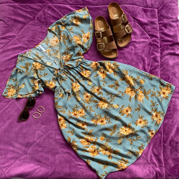 Xhilaration Dresses & Skirts - XHILARATION FLORAL V-Neck DRESS